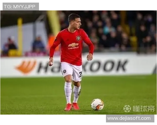 曼晚：曼联教练组给达洛特进行了1对1练习，改进其进攻站位